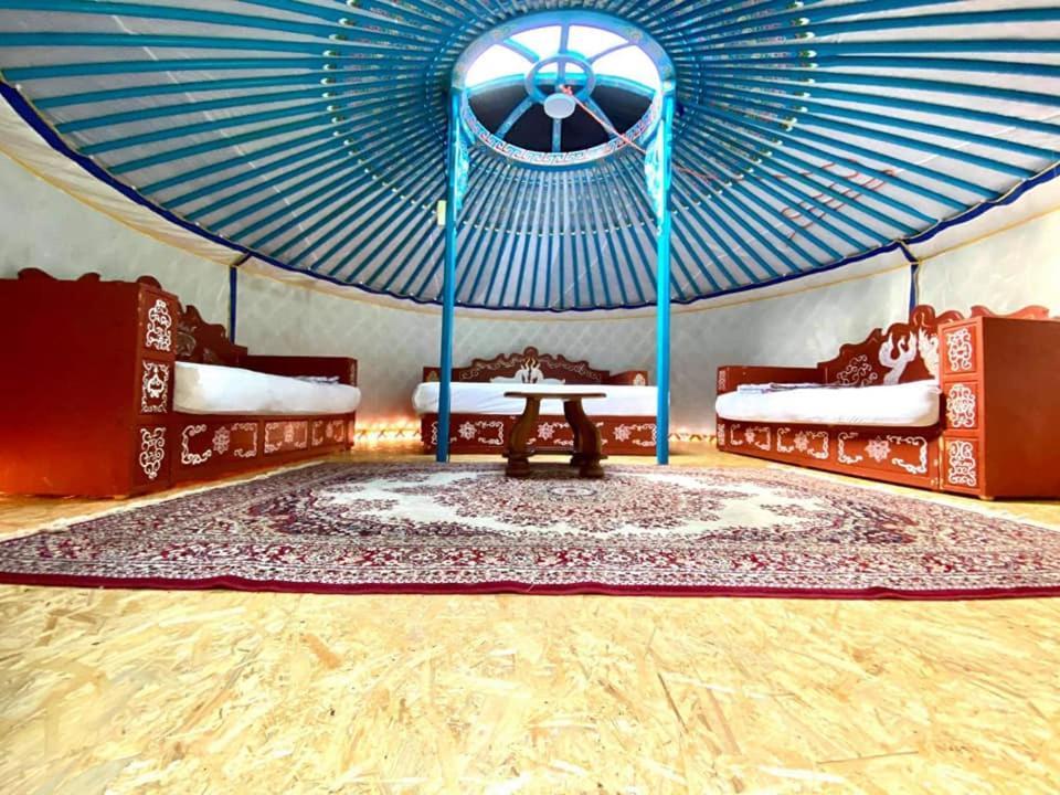 Отель Mongolian Yurt Camp Чески-Штернберк Экстерьер фото